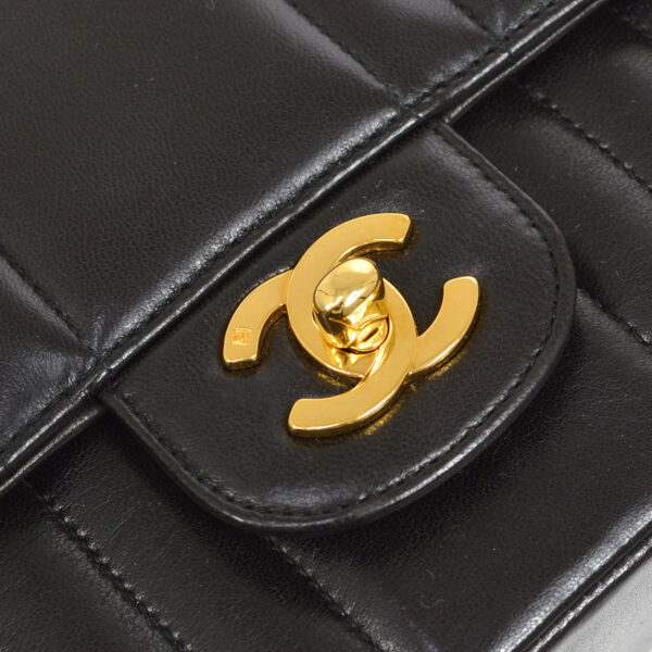 CHANEL 1991-1994 Vertical Classic Single Flap Medium