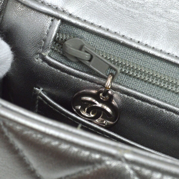 CHANEL 1996-1997 Flap Handbag