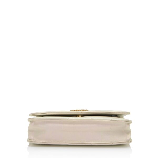 Chanel Iridescent Lambskin 19 Wallet on Chain (SHF-Q3iEEa)
