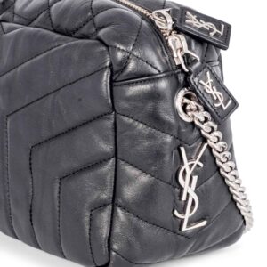 Yves-Saint-Laurent-Chevron-Leather-Lou-Camera-Messenger-Bag-Black-2_501b5251-c606-4447-8372-17aa445ae035